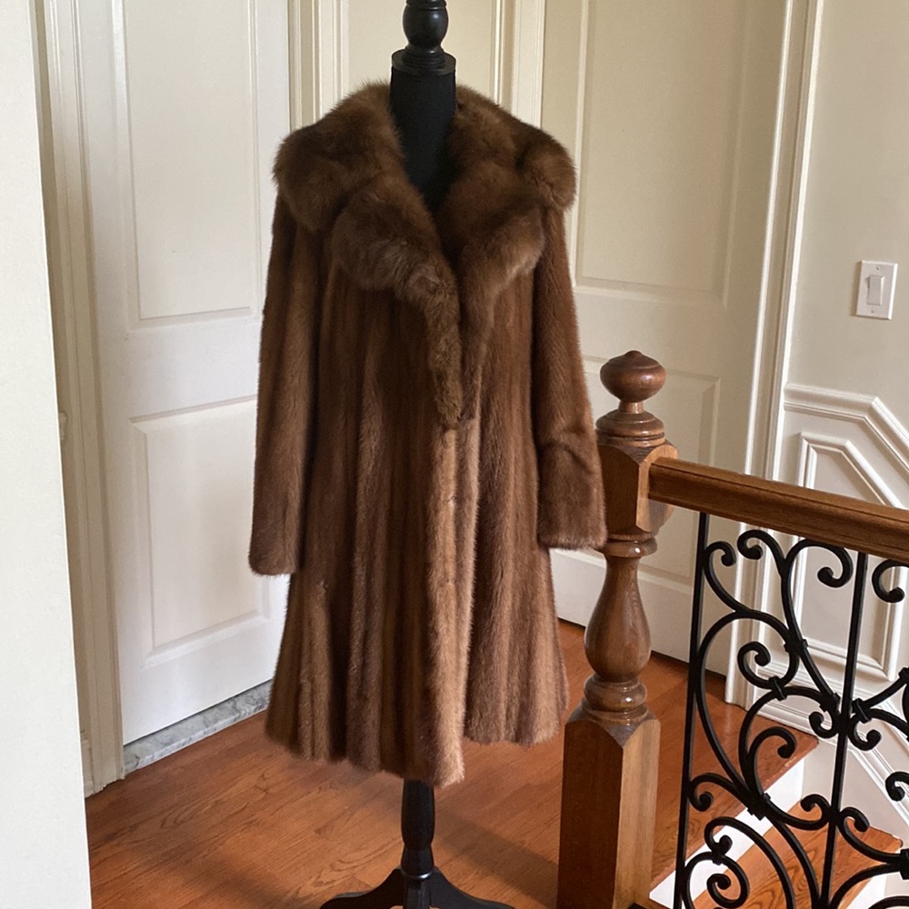 Ultra Soft Mink Fur Coat. Appx Size 8